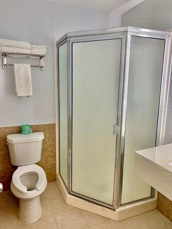 Rodeway Inn Midland Eksteriør bilde